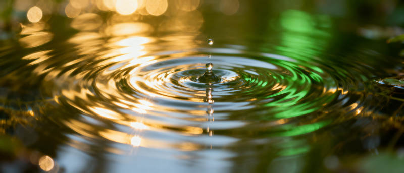 水滴涟漪光影图片