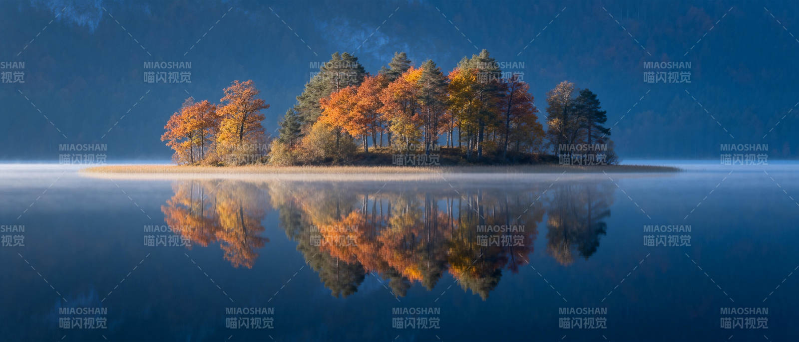 秋岛倒影图片