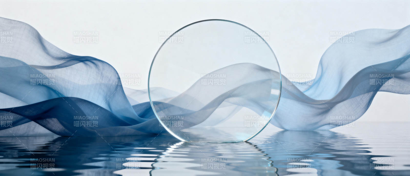 水波环绕的透明圆环图片