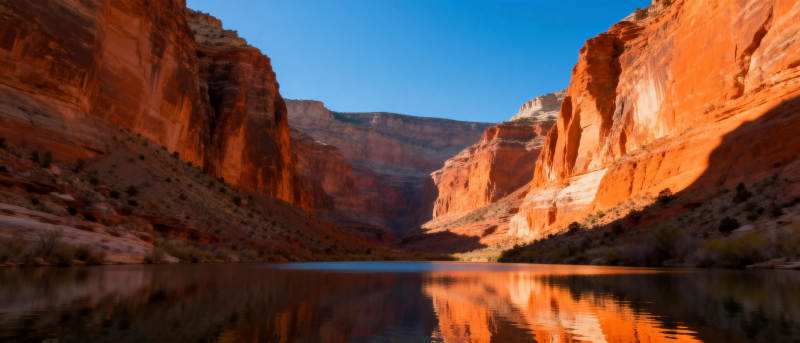 峡谷倒影美景图片