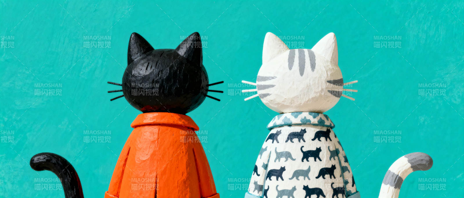 两只猫的背影图片