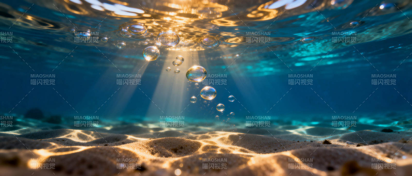 海底阳光与气泡图片