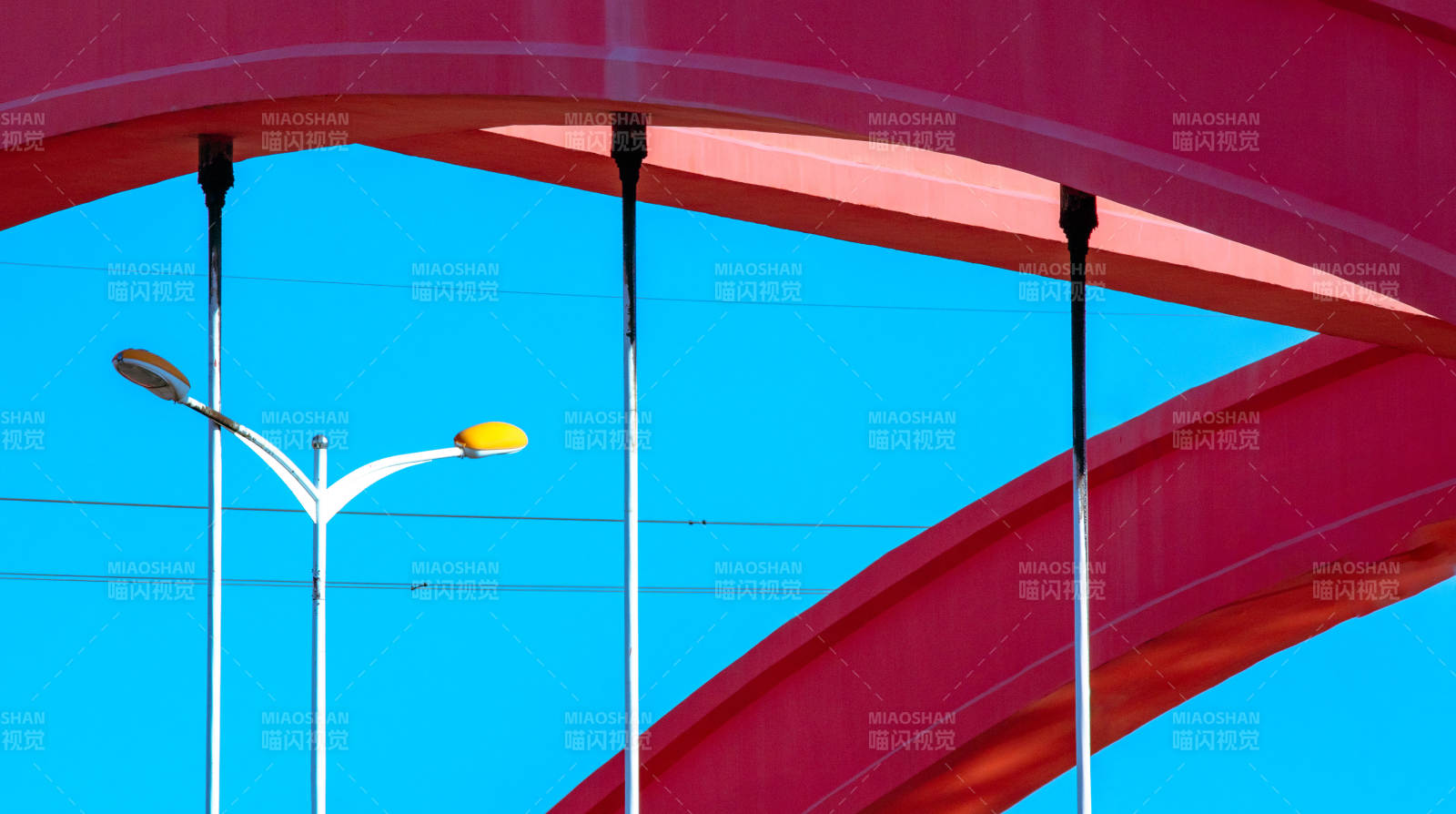 红桥蓝空街灯影图片