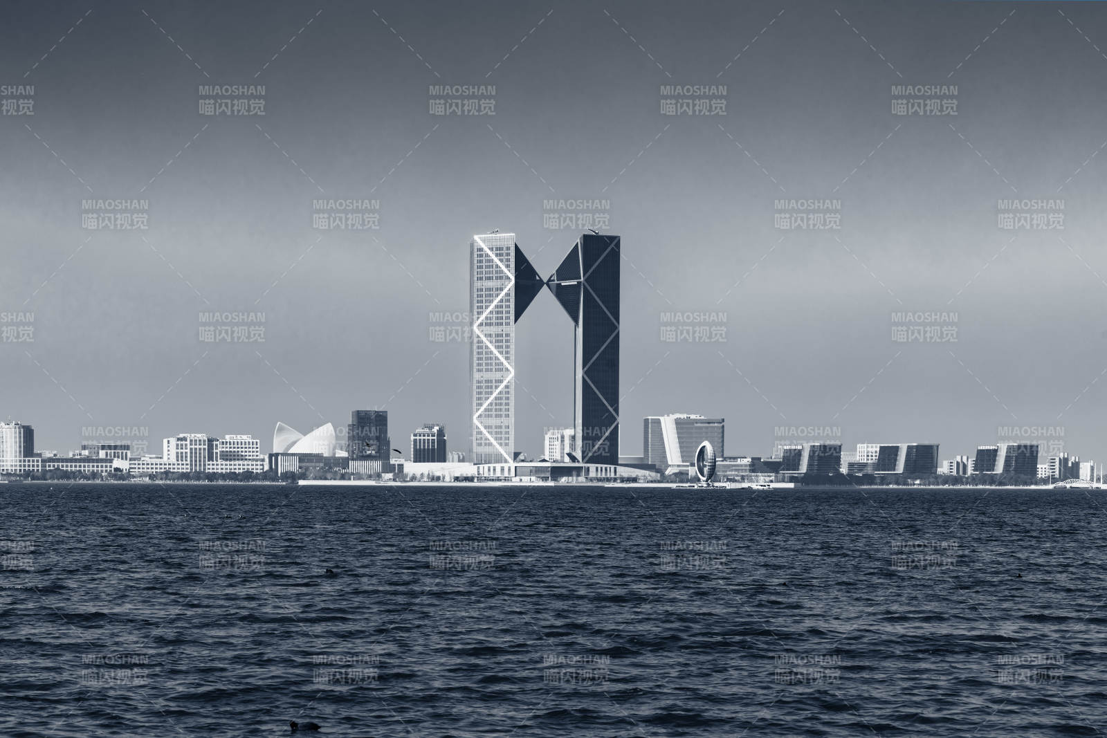 海天一色 双塔矗立  滴水湖图片