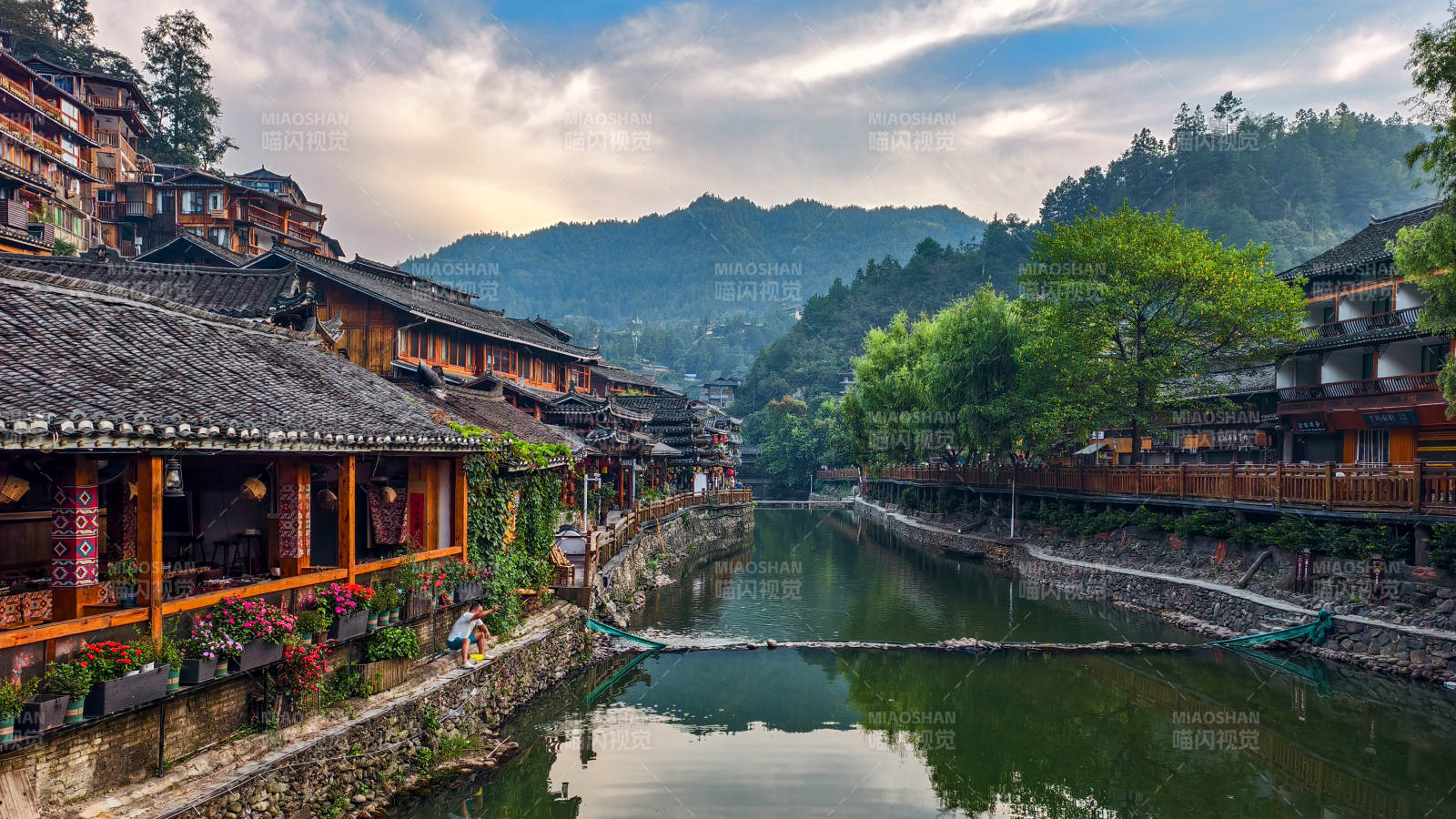 西江千亩苗寨风光图片