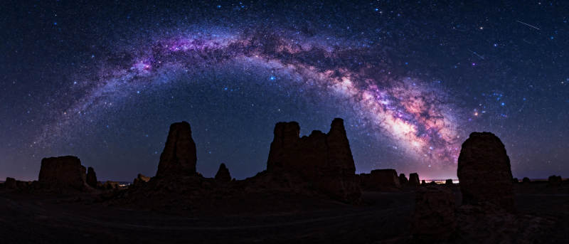 银河拱桥夜景图片