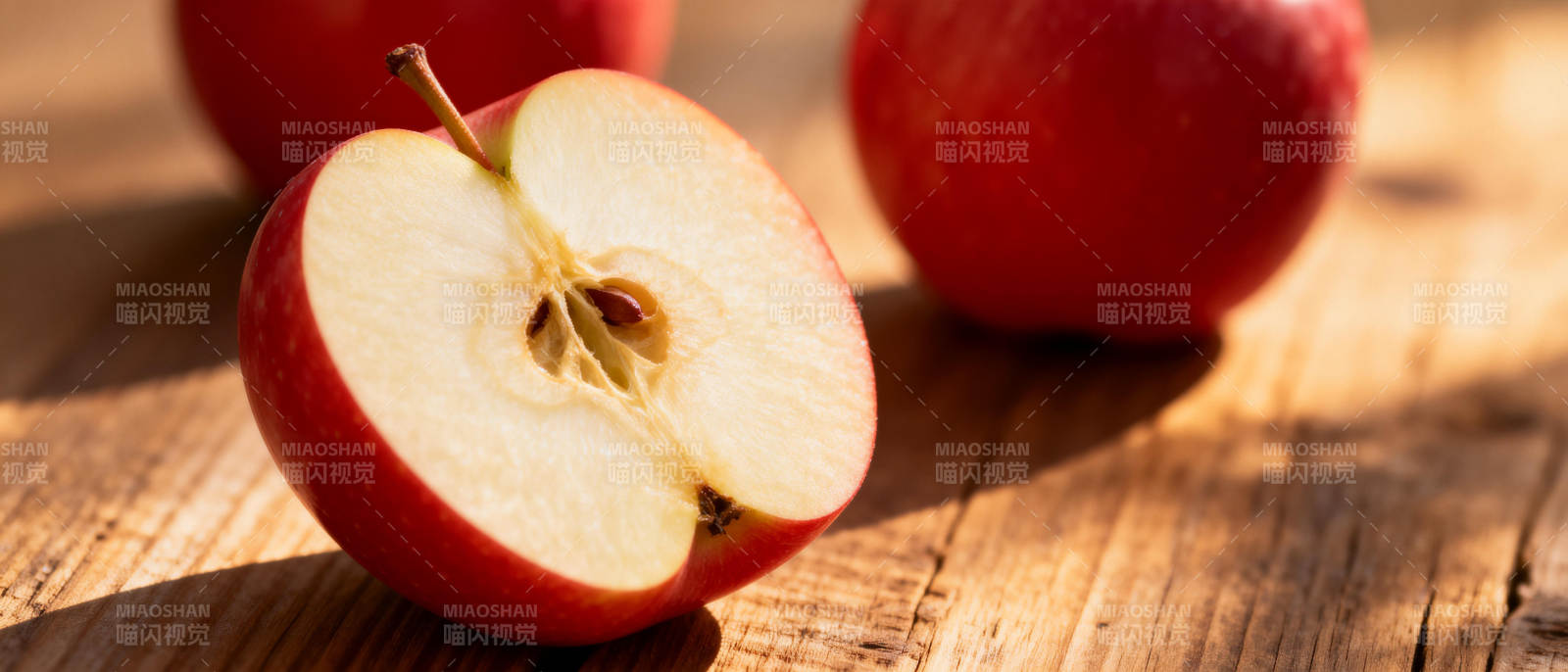 红苹果切面特写图片