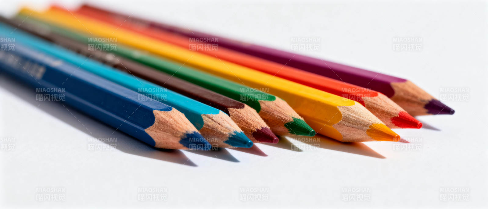 彩色铅笔排列图图片