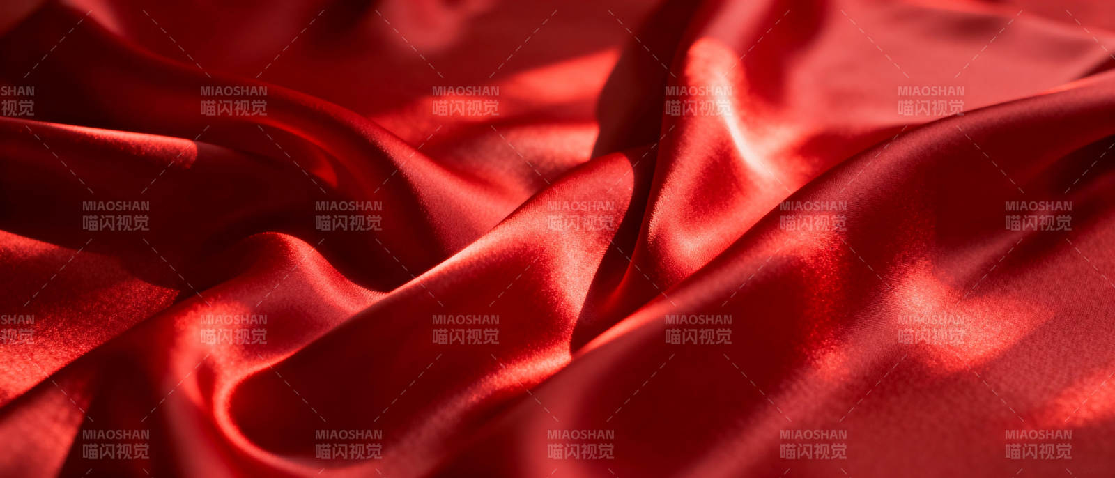 红色丝滑绸缎纹理图片