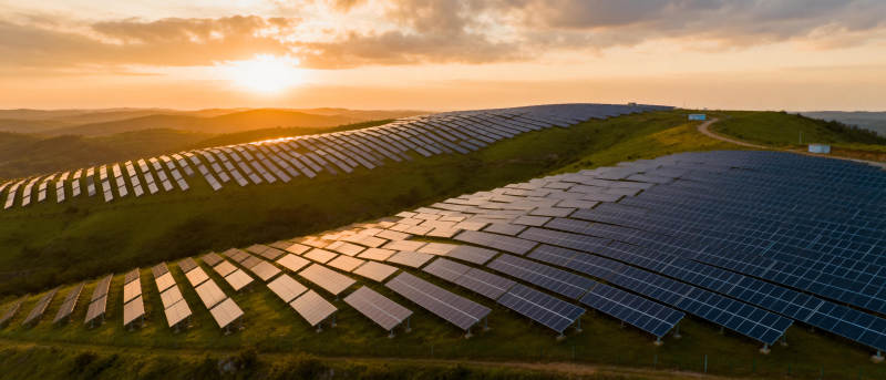 光伏电站日落美景图片