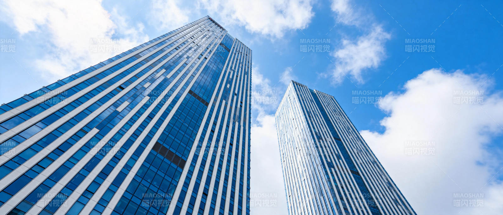 双塔耸立云霄图片