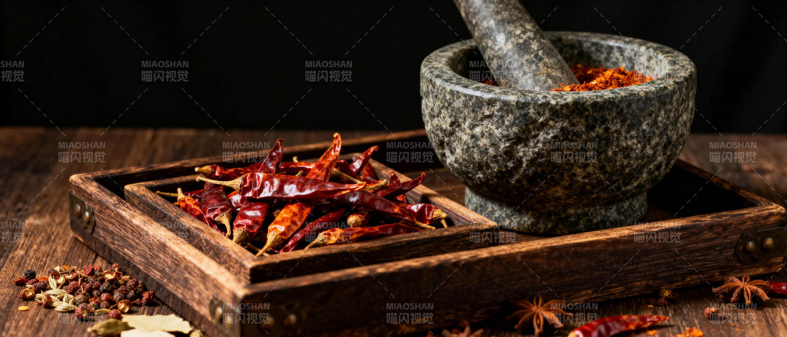 干辣椒与石臼图片