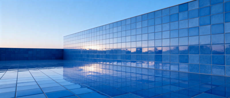 玻璃幕墙倒影蓝天图片