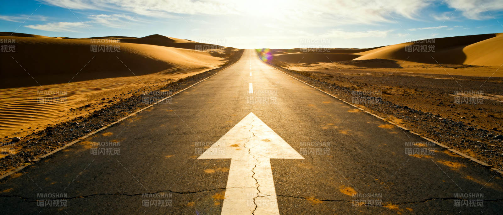 沙漠公路向前延伸图片