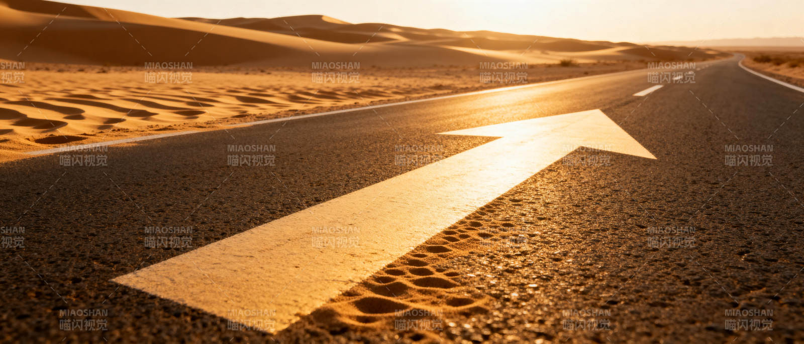沙漠公路箭头图片