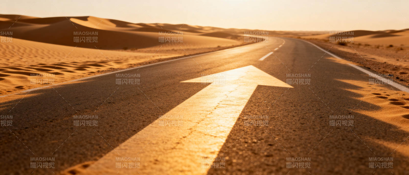 沙漠公路向前延伸图片