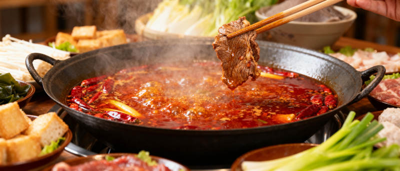 热气腾腾的火锅盛宴图片