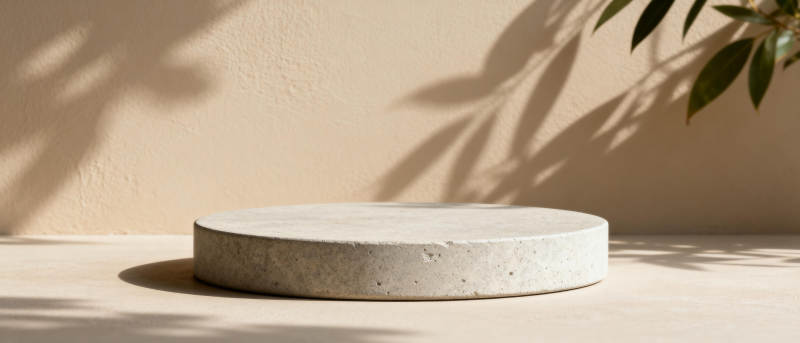 光影下的水泥台图片