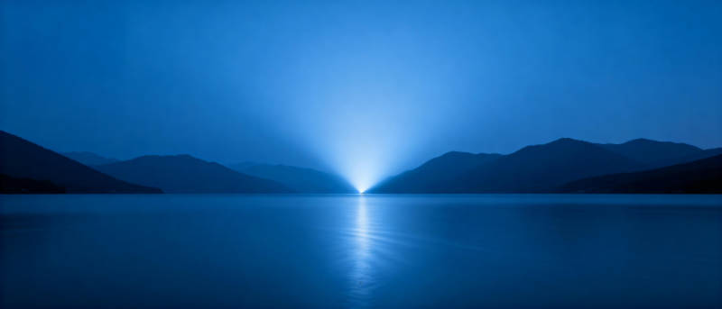 湖心光束夜景图片