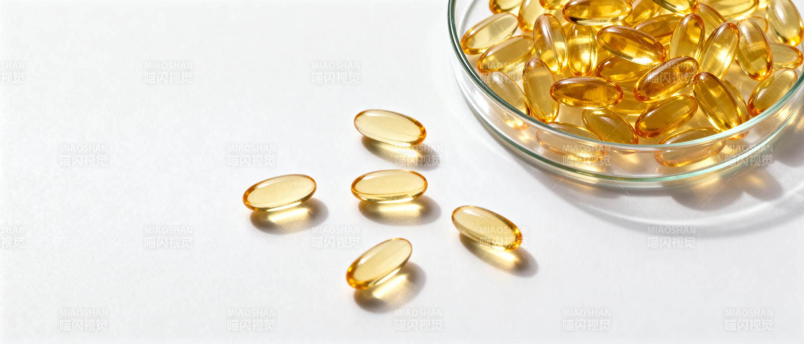 金黄色胶囊药片图片