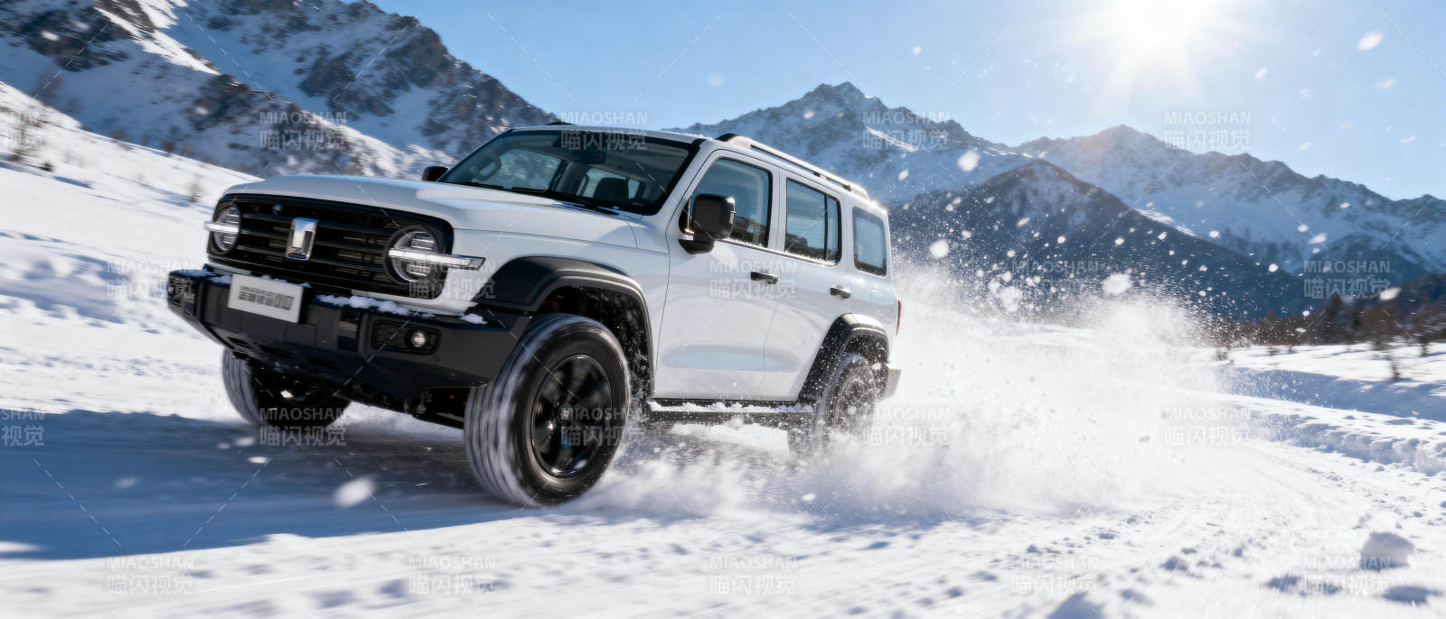 雪地驰骋的越野车图片