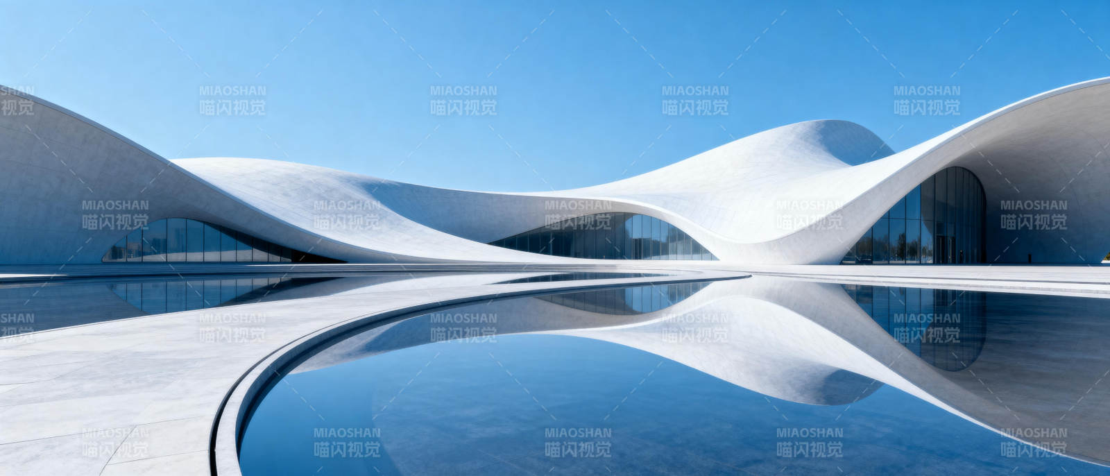 流线建筑倒影图片