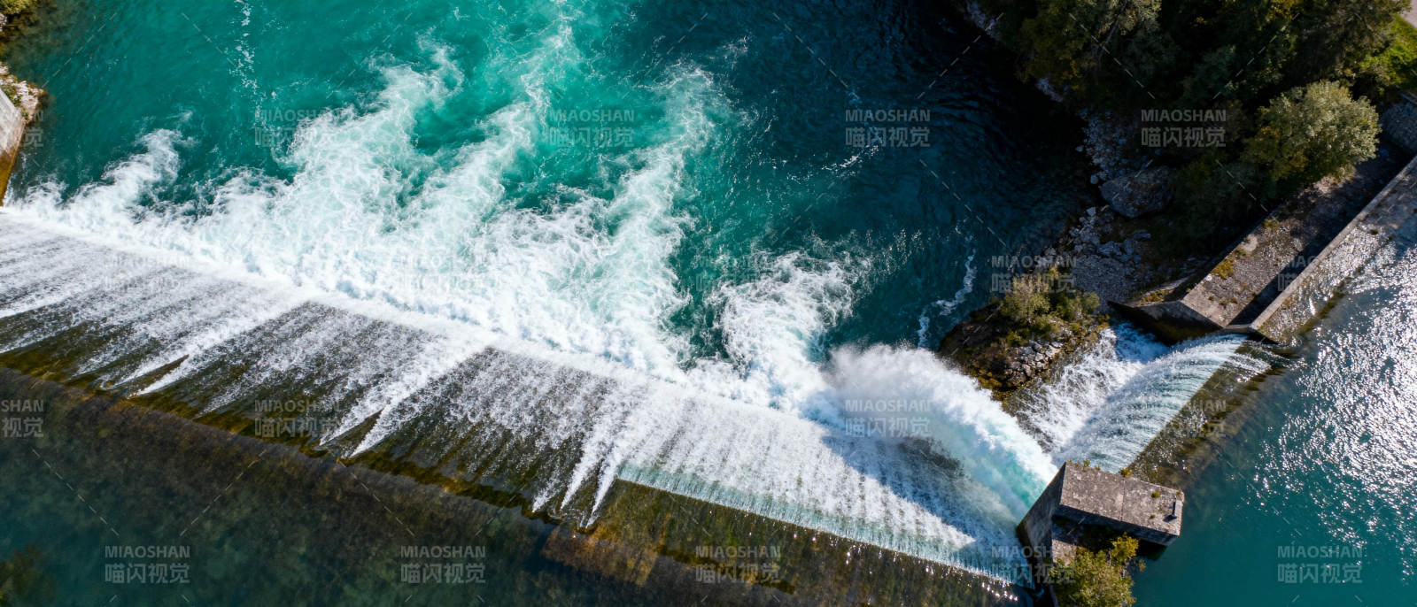 碧水飞瀑壮观景图片