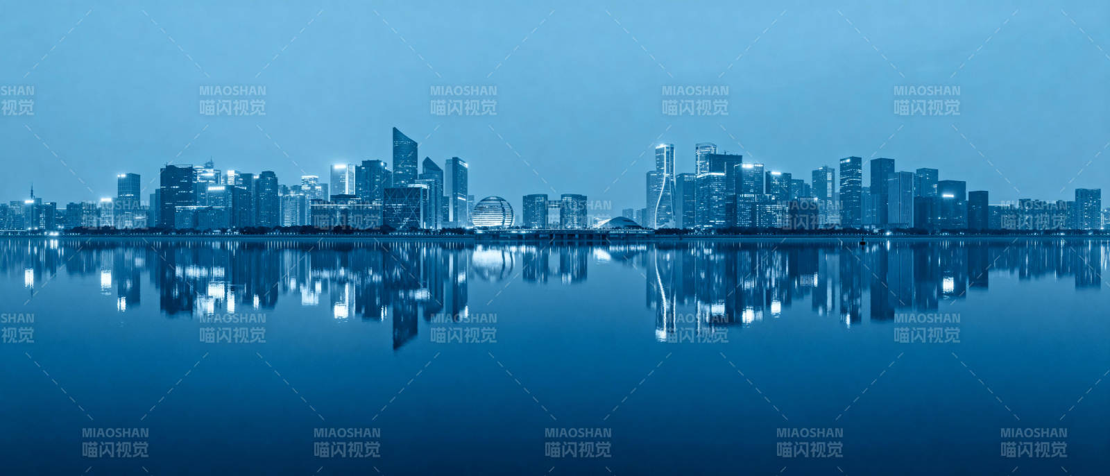 蓝调城市倒影图片