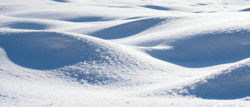 雪原波浪图片