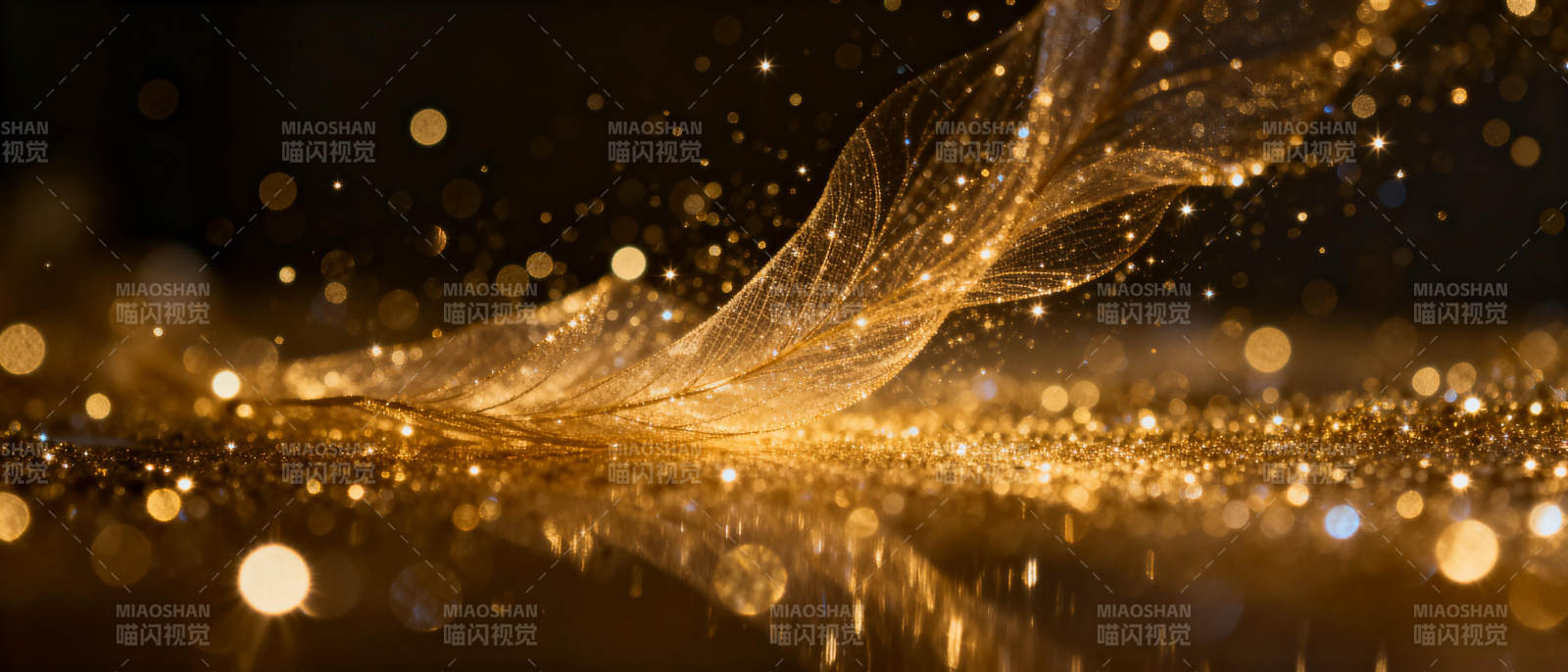 金色羽翼闪耀光芒图片