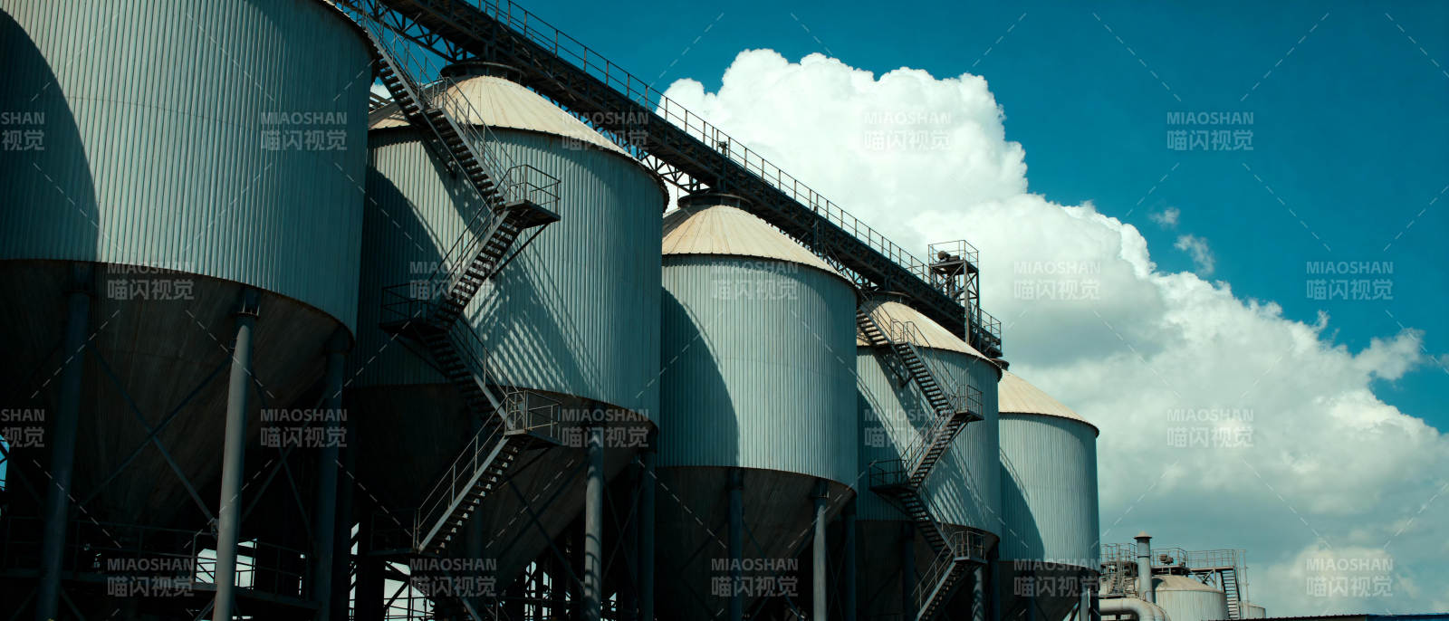 工业粮仓群景图片