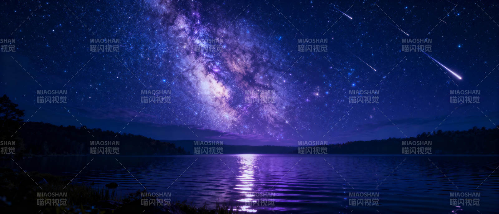 星河倒映湖面图片