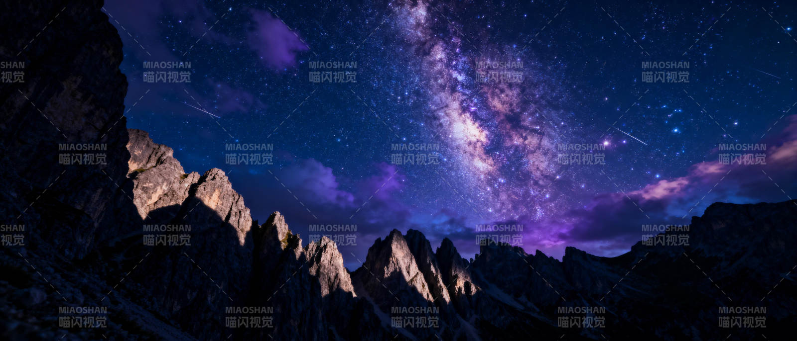 星河璀璨山峦间图片