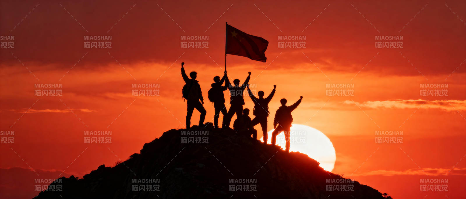 登顶胜利 红旗飘扬图片