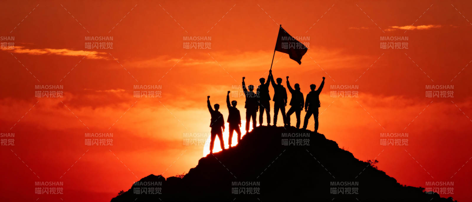 登顶胜利 共举旗帜图片