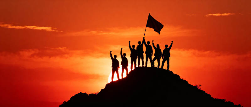 登顶胜利 共举旗帜图片