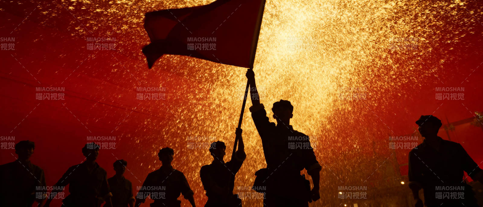 烈火中的旗帜图片