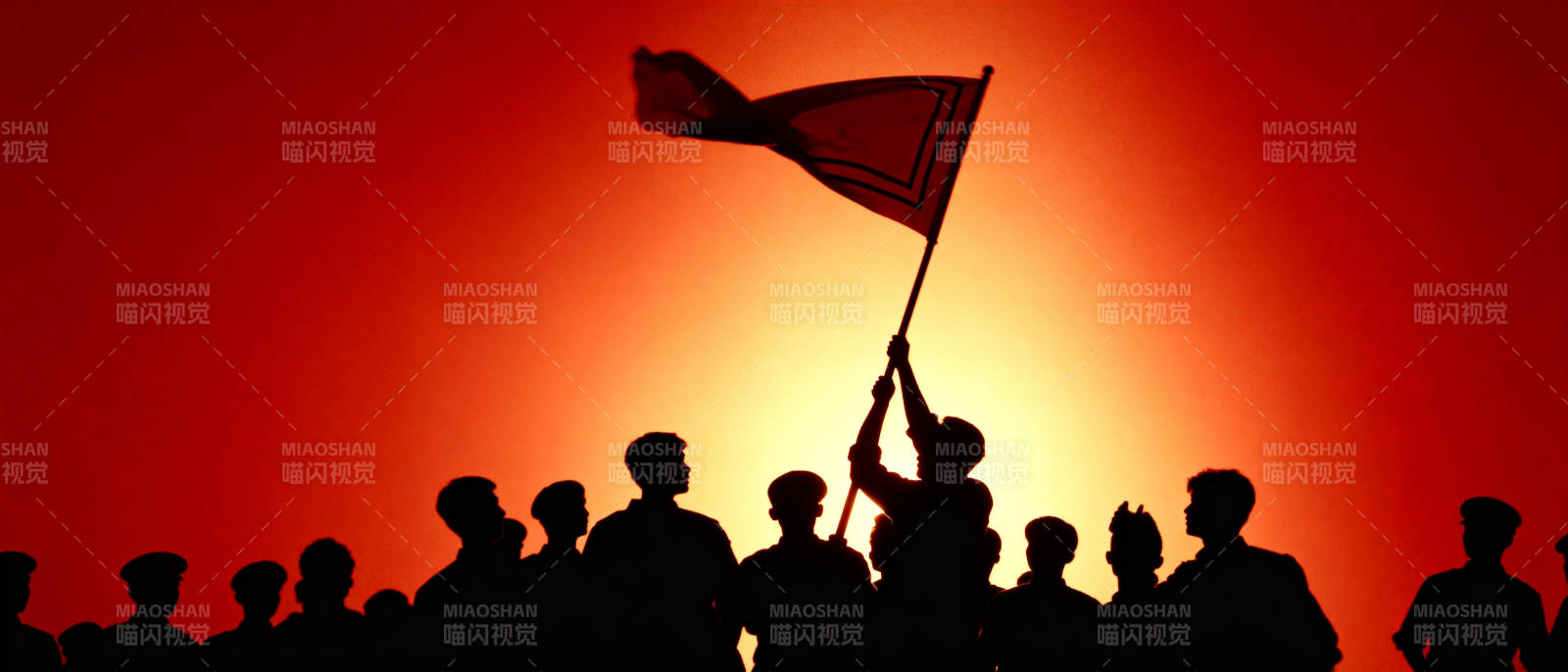 红旗映日 群影昂扬图片