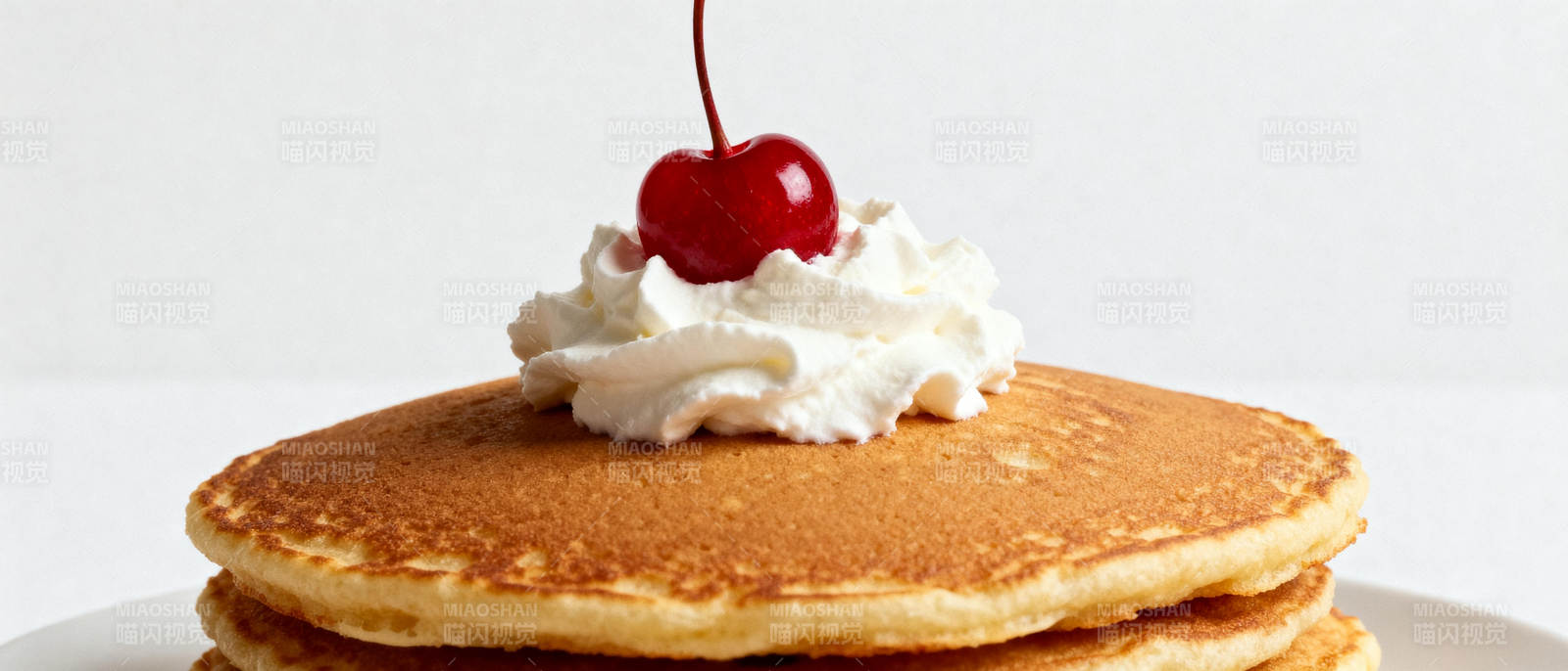 奶油樱桃煎饼图片