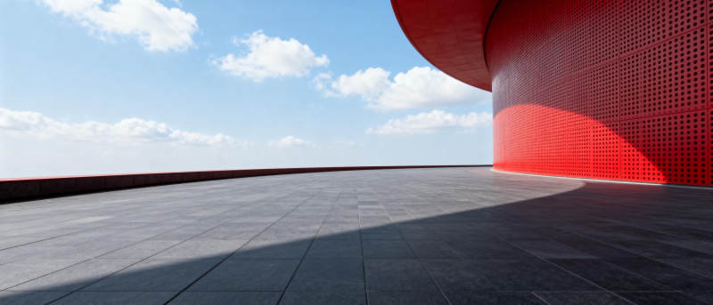 红色建筑与蓝天图片