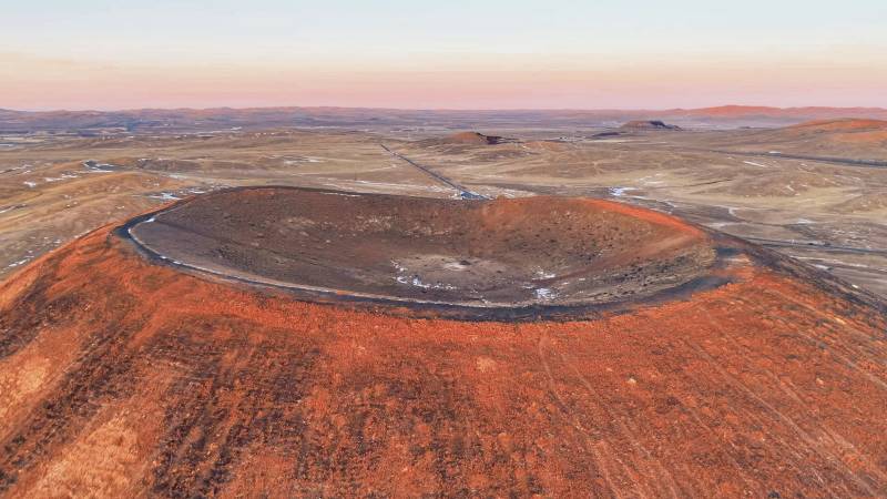 乌兰哈达火山口日落图片