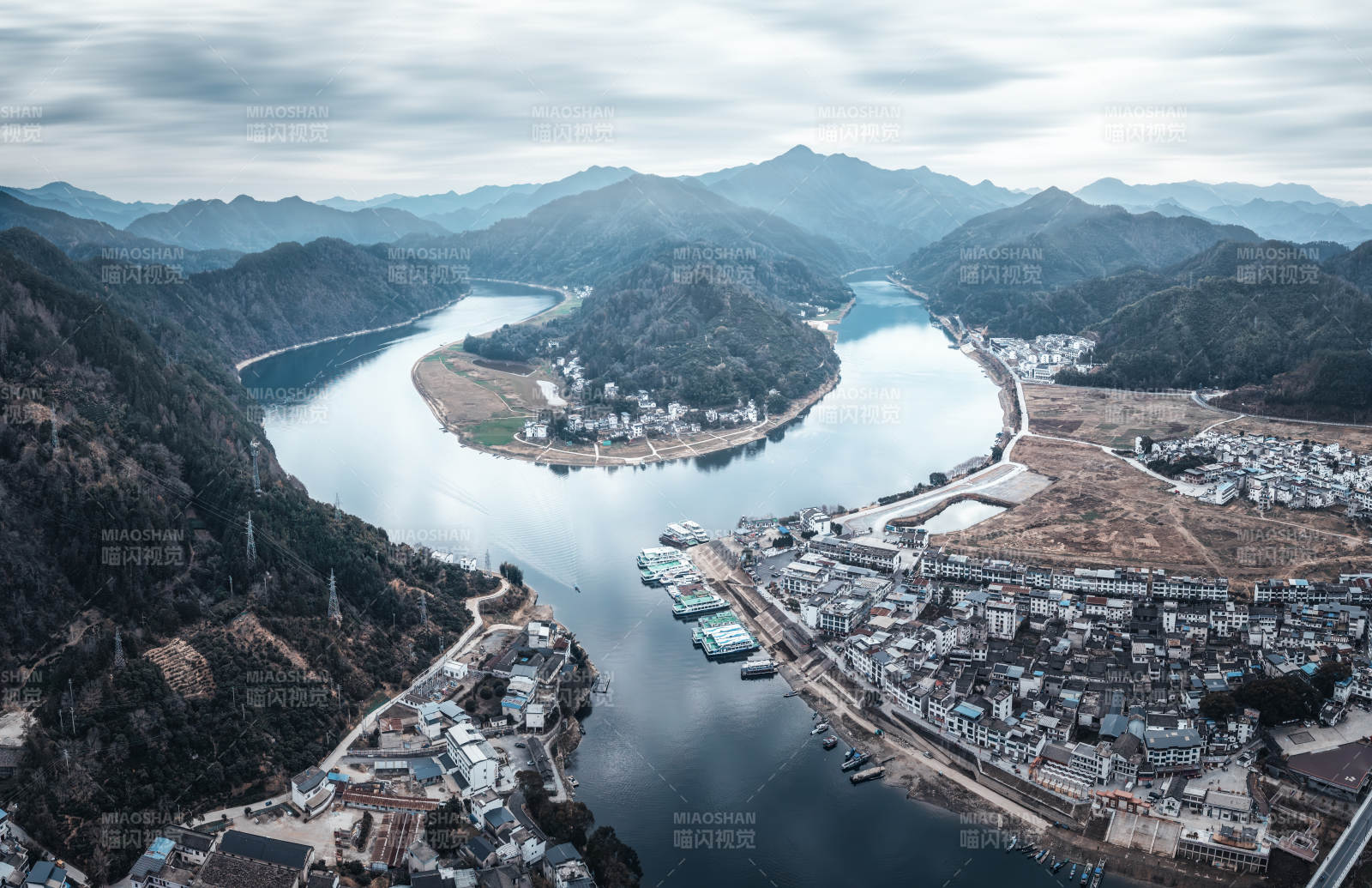 山水环绕的小镇  新安江图片