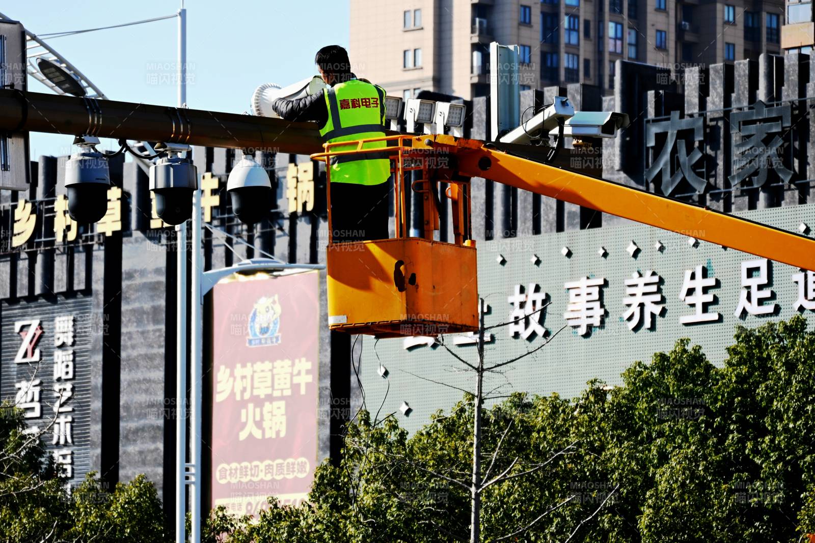 高空作业捡修探测设备图片