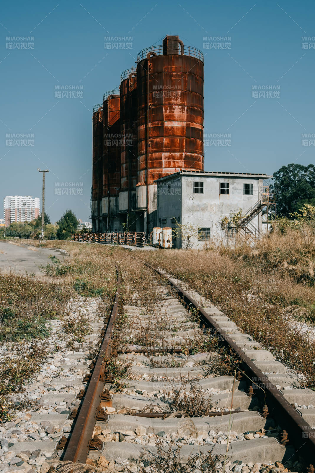 泉州锈迹斑斑的工业遗迹图片