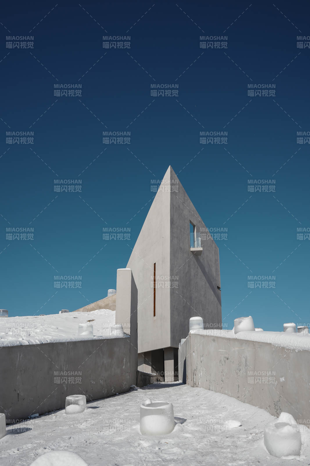 涝利海游牧人灯塔图片