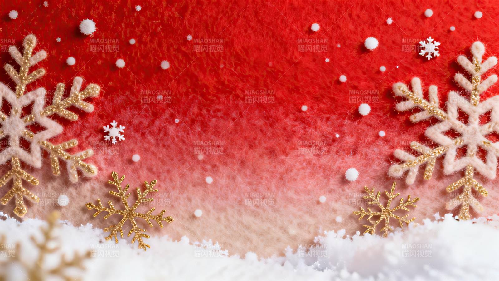 红色背景上的金色雪花装饰图片
