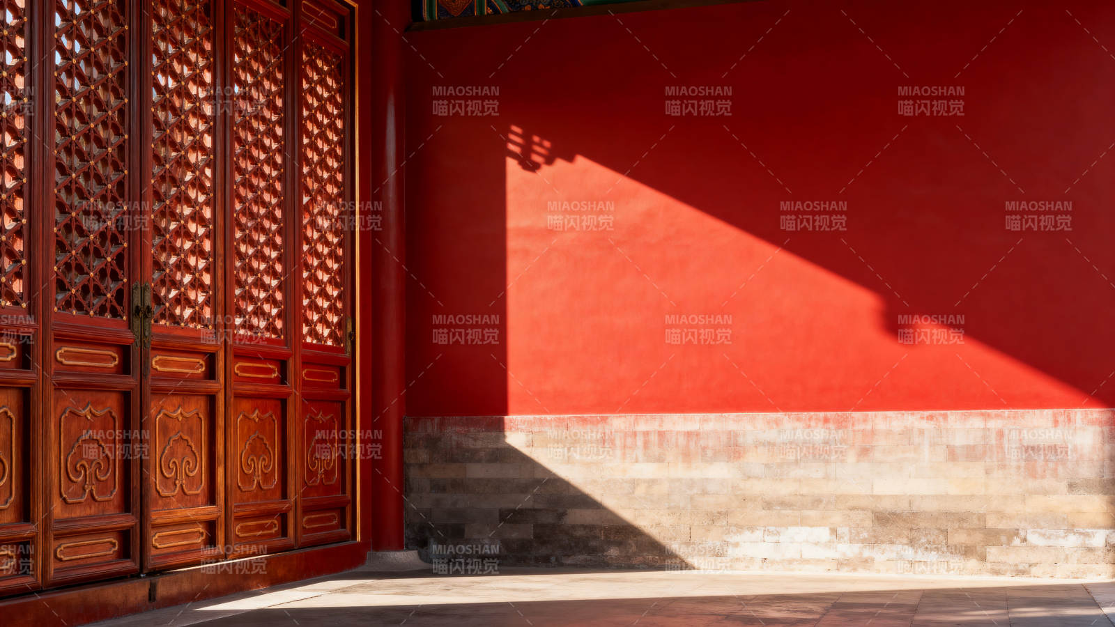 故宫红墙与木门图片
