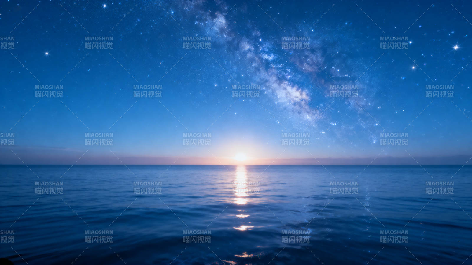 星空下的海面日出图片
