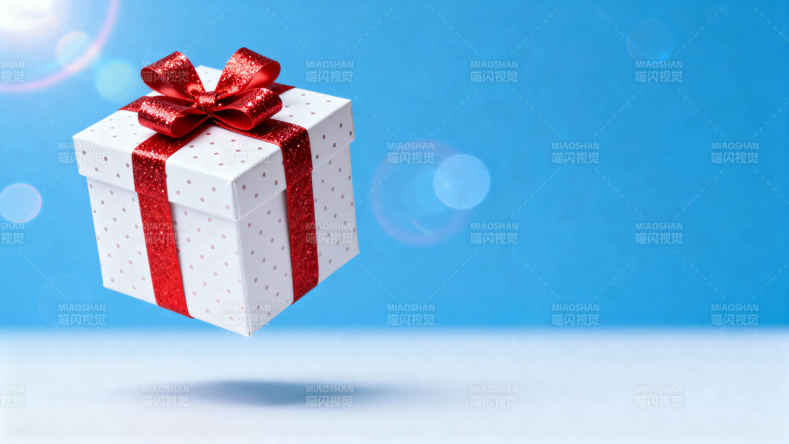 白色礼物盒红色丝带图片