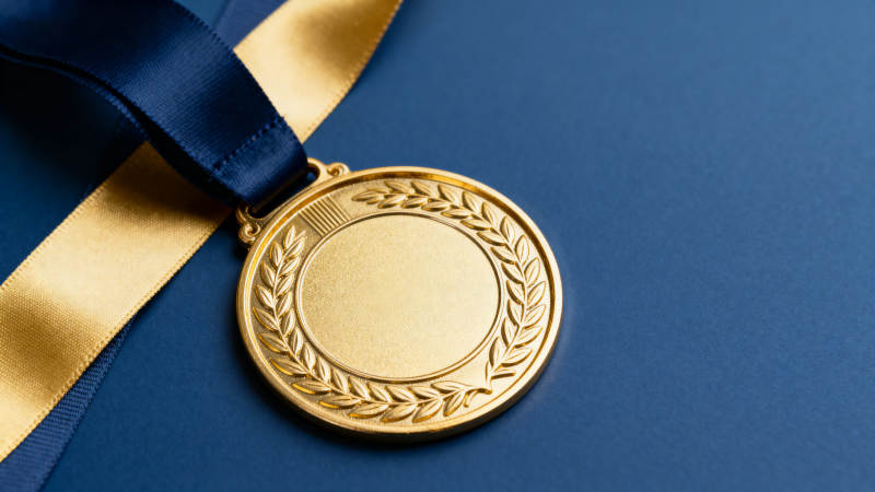 金色奖牌与丝带图片